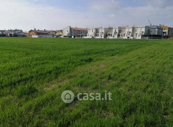 Terreno agricolo in commerciale in Via I° Maggio