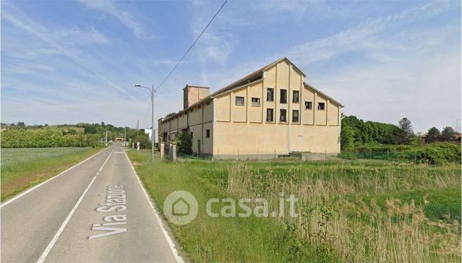 Capannone in commerciale in Via Stazione 1