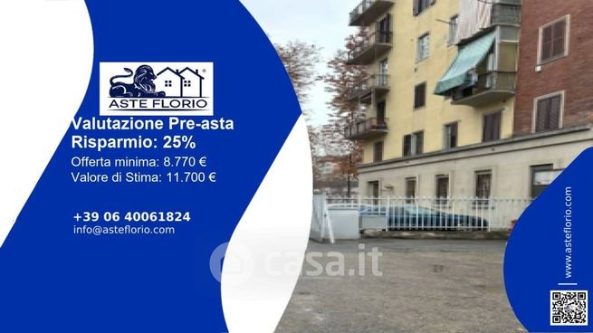 Box/posto auto in residenziale in Largo Sempione 166