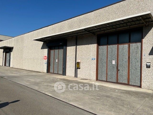 Capannone in commerciale in Via Carlo Cafiero