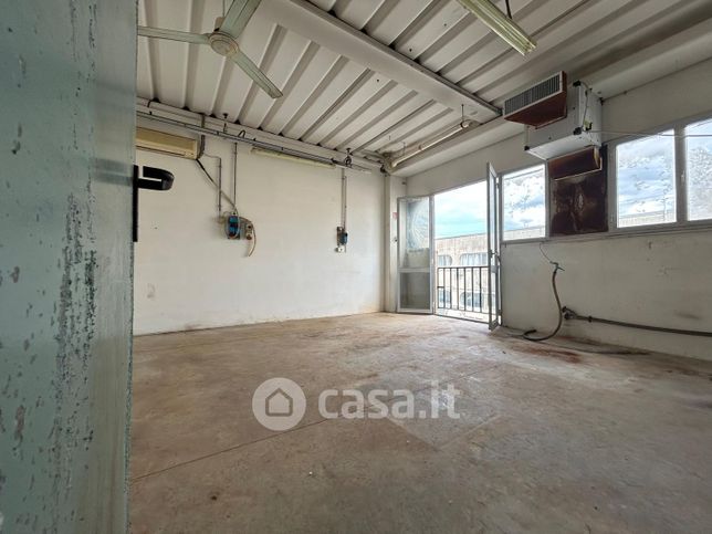 Capannone in commerciale in Via dei Ceramisti