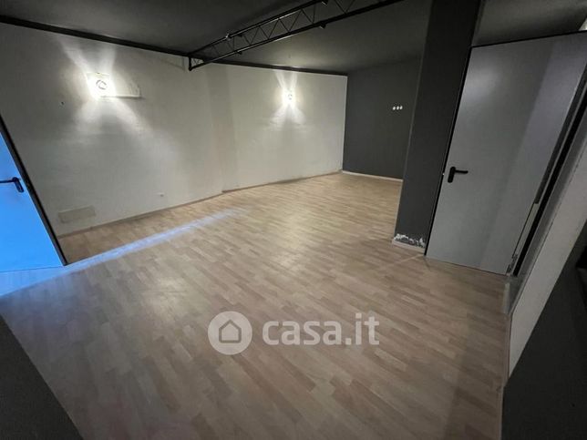 Ufficio in commerciale in Frazione la Remise 71