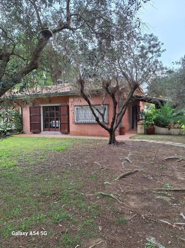 Villa in residenziale in Via delle Saline