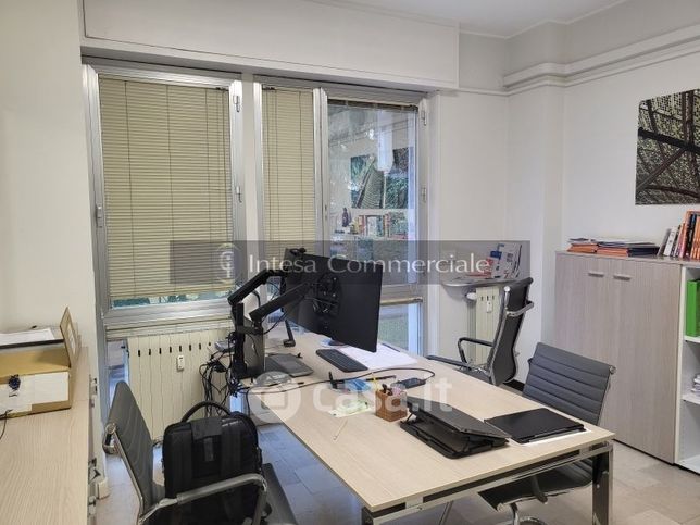 Ufficio in commerciale in 