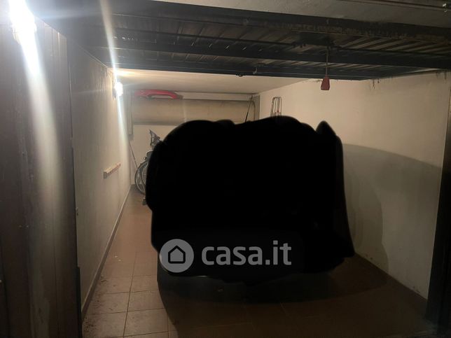 Garage/posto auto in residenziale in Via Giotto