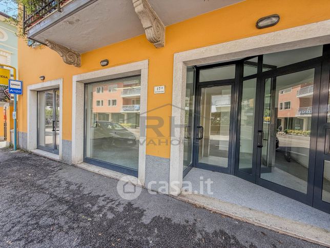 Ufficio in commerciale in Viale Giuseppe Canella