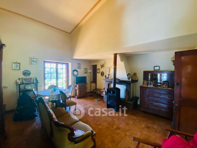 Villa in residenziale in Via Colle Santa Maria 8