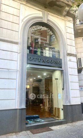 Negozio/locale commerciale in commerciale in Via Domenico Morelli 61