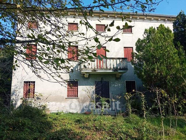 Casa indipendente in residenziale in Via Ghizzole 15