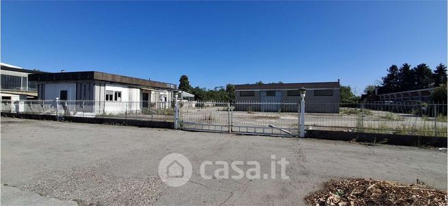 Capannone in commerciale in Strada Biandrate 58 a