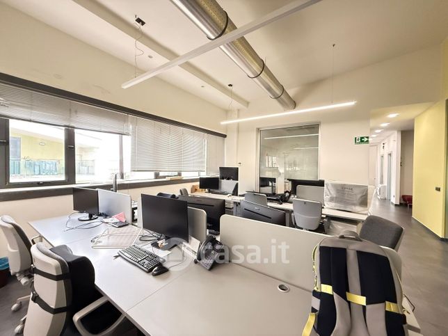 Ufficio in commerciale in Via San Leonardo 120