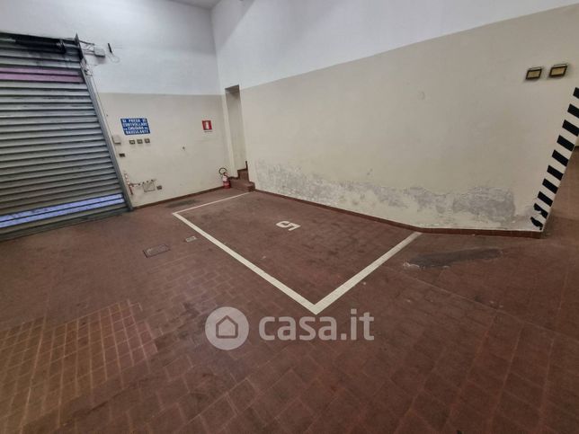 Box/posto auto in residenziale in Via degli Usberti