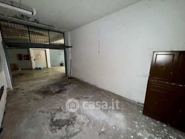 Box/posto auto in residenziale in Via Strasburgo 9