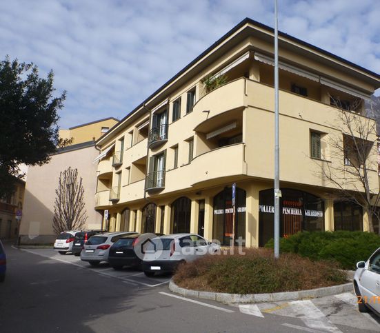 Negozio/locale commerciale in commerciale in Via Solferino 11
