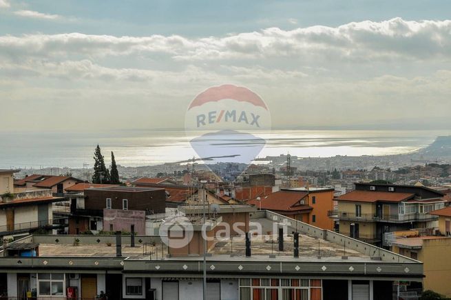 Appartamento in residenziale in Viale dell'Autonomia 11