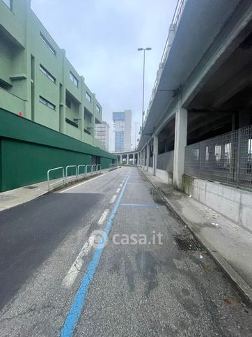 Box/posto auto in residenziale in Corso del Popolo 146