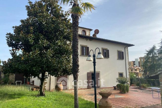 Villa in residenziale in Via Amerigo Vespucci 104