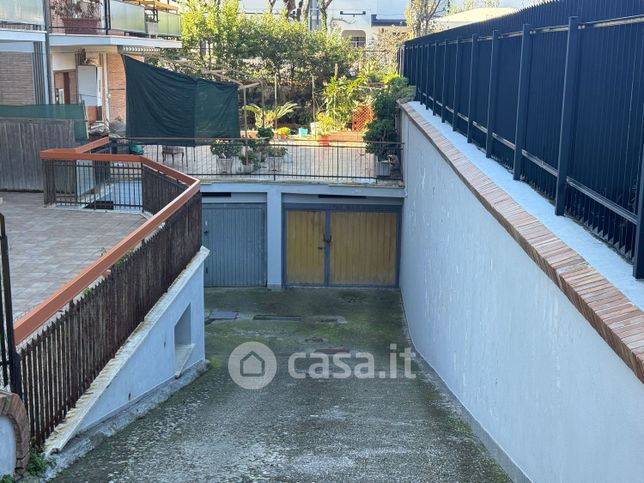 Box/posto auto in residenziale in Corso San Francesco 24 B