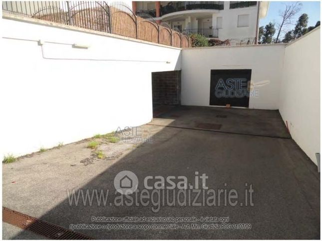 Garage/posto auto in residenziale in Viale Roma 192