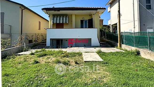 Casa indipendente in residenziale in 