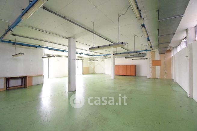 Capannone in commerciale in Via Enzo Ferrari 5