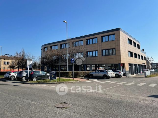 Ufficio in commerciale in 