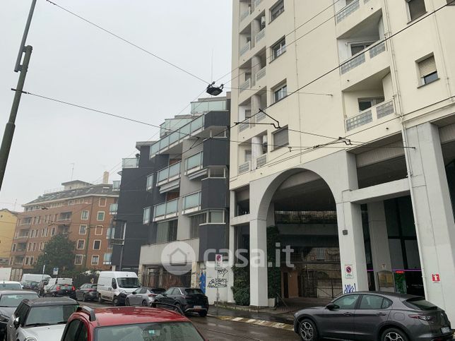 Garage/posto auto in residenziale in Via Valenza 5