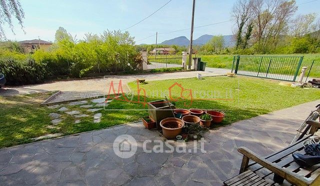 Casa bi/trifamiliare in residenziale in 