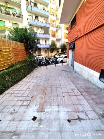 Negozio/locale commerciale in commerciale in Via Antonio e Luigi Sementini 13