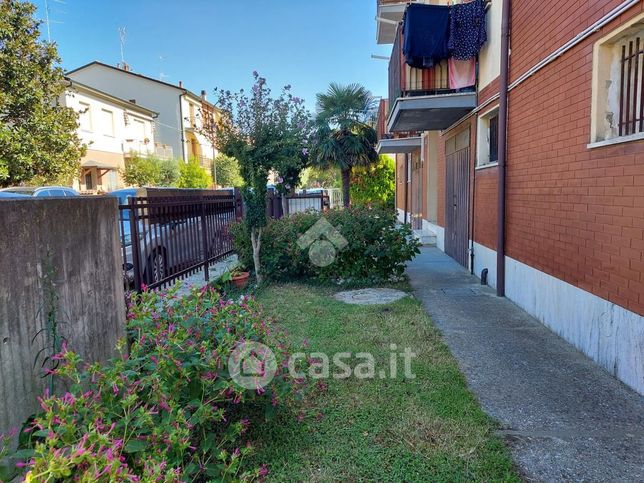 Garage/posto auto in residenziale in Via della Lampara 16