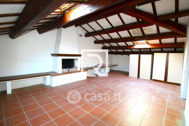 Villa in residenziale in Viale Santi Baldini