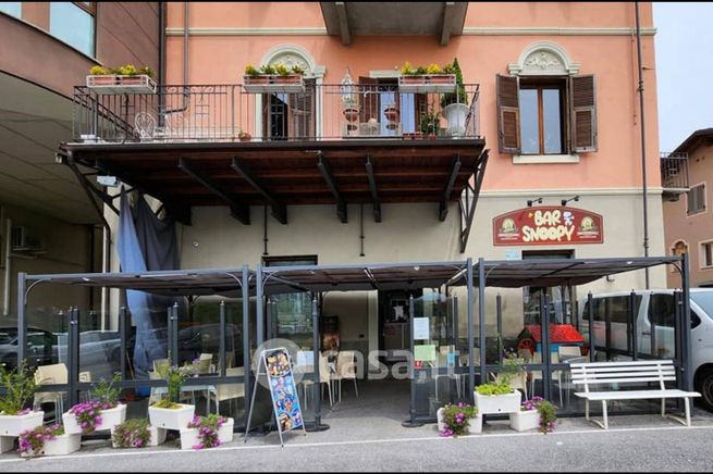 Attività/licenza (con o senza mura) in commerciale in 