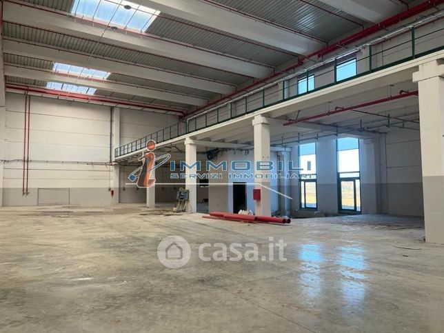 Capannone in commerciale in Strada Prima