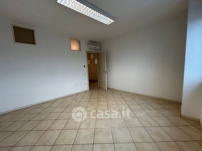 Ufficio in commerciale in Via La LouviÃ©re