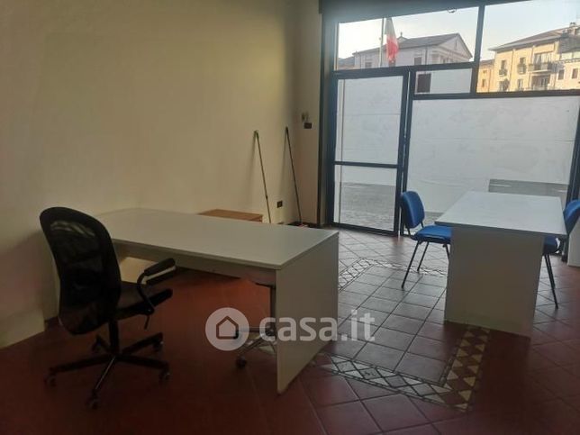 Ufficio in commerciale in 