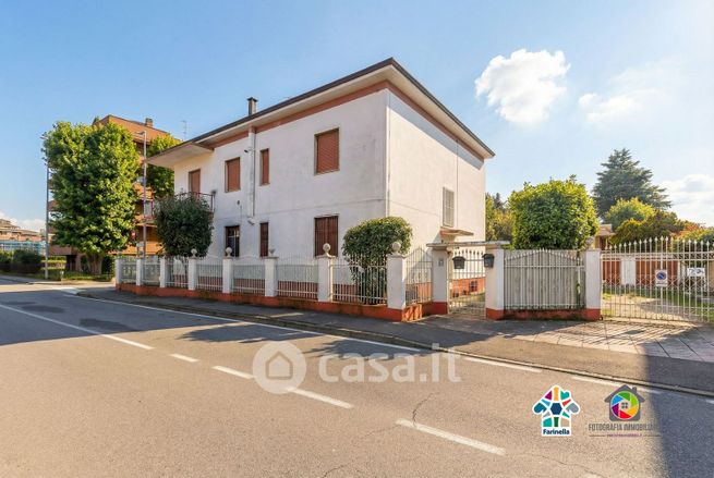 Villa in residenziale in Via Europa 29