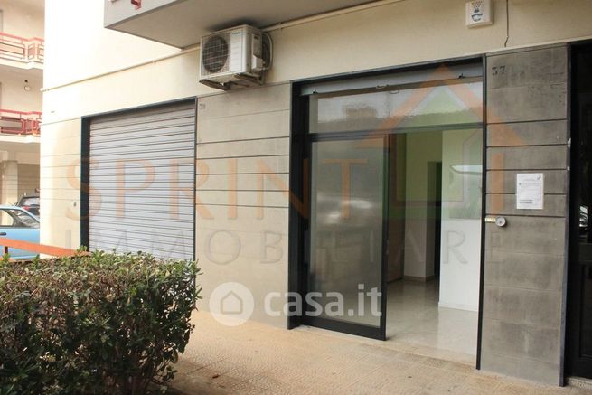 Ufficio in commerciale in 