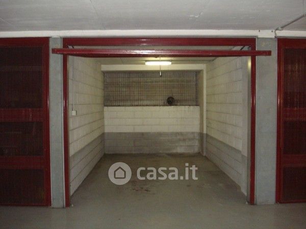 Garage/posto auto in residenziale in Via nino ronco