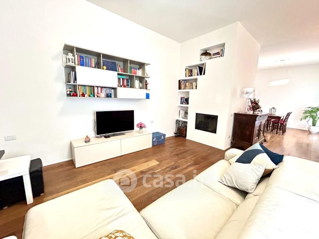 Casa indipendente in residenziale in Via Meucci