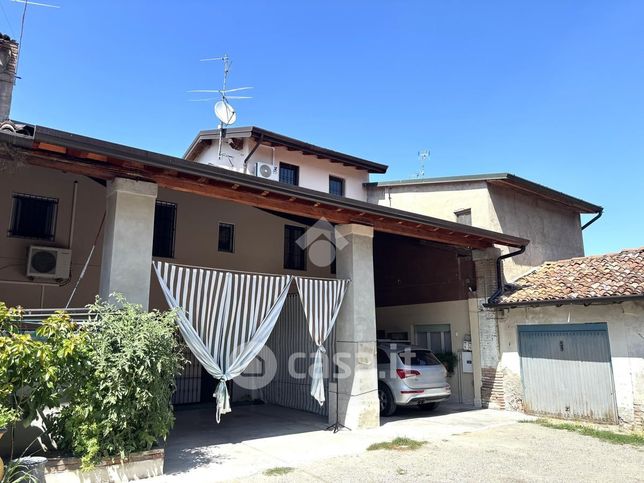 Rustico/casale in residenziale in Via V. Veneto