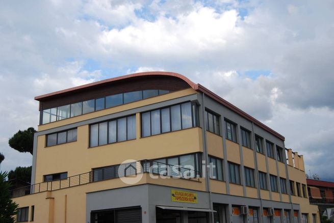 Ufficio in commerciale in Via Lucio Mariani 100