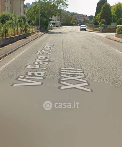 Box/posto auto in residenziale in Via Papa Giovanni XXIII 1