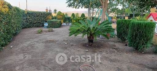 Casa bi/trifamiliare in residenziale in Strada Statale 122bis