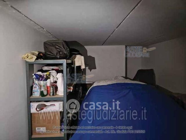 Box/posto auto in residenziale in Via Pietro Romani 43 /A