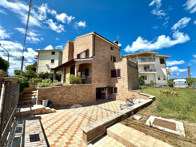 Villa in residenziale in Contrada Stazione 49 A