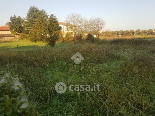 Terreno agricolo in commerciale in Via V. Veneto