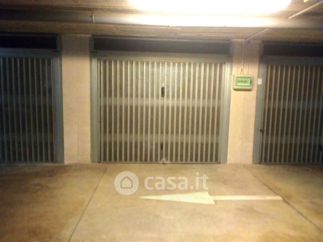 Box/posto auto in residenziale in Viale Corsica