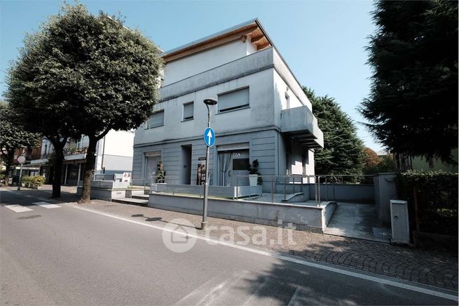 Appartamento in residenziale in Via A. Manzoni