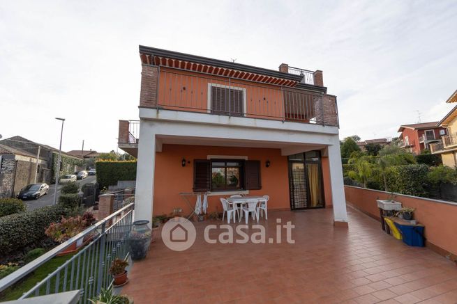 Appartamento in residenziale in Via Mongibello 13