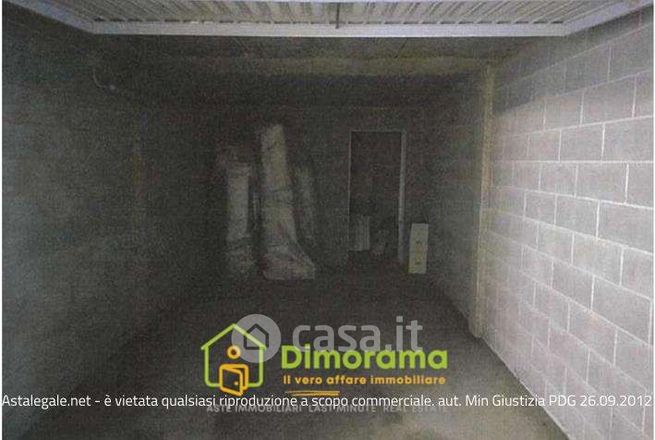 Box/posto auto in residenziale in Via Arconate 73